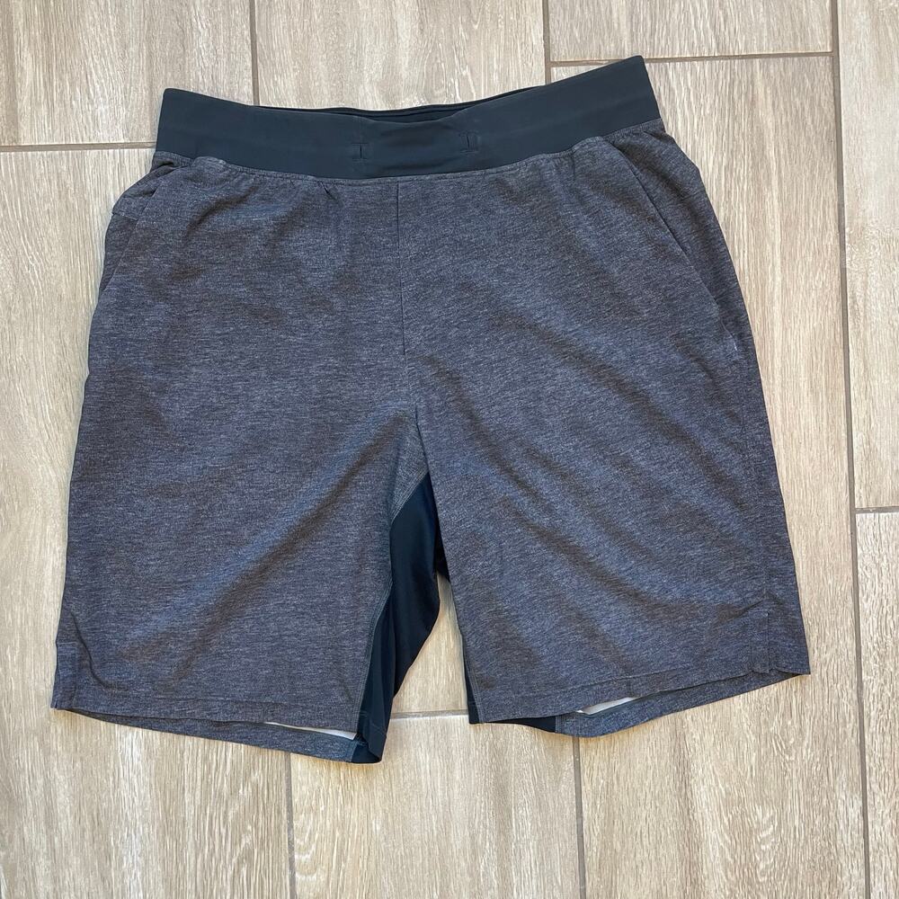 Lululemon Shorts Mens Medium Gray Athletic 9 Inch Inseam Zip Pocket Workout